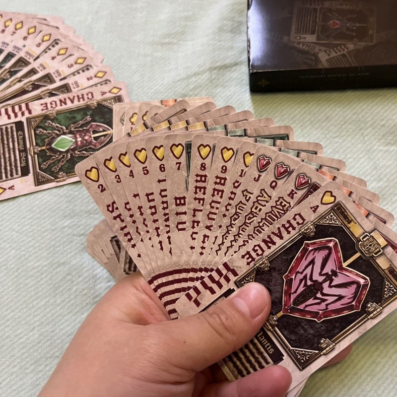 شخصيات بانداي كامين رايدر الرس - مراجعة Themed Playing Card وسعره